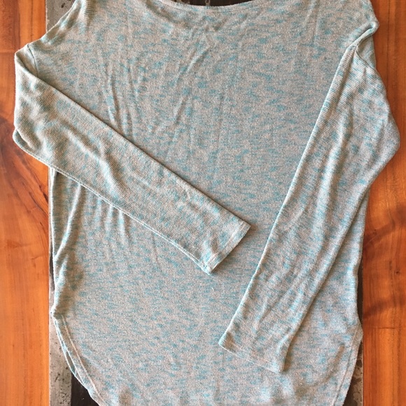 Cute & comfy sweater/tee! - Picture 3 of 3